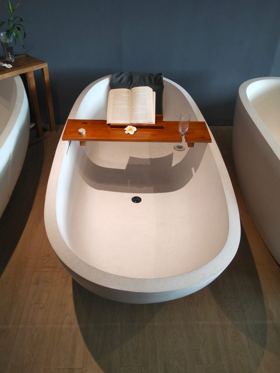 TB 05 In Na Canoes View 4